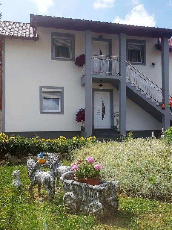 Guesthouse Samolov Vrhovine Exteriör bild