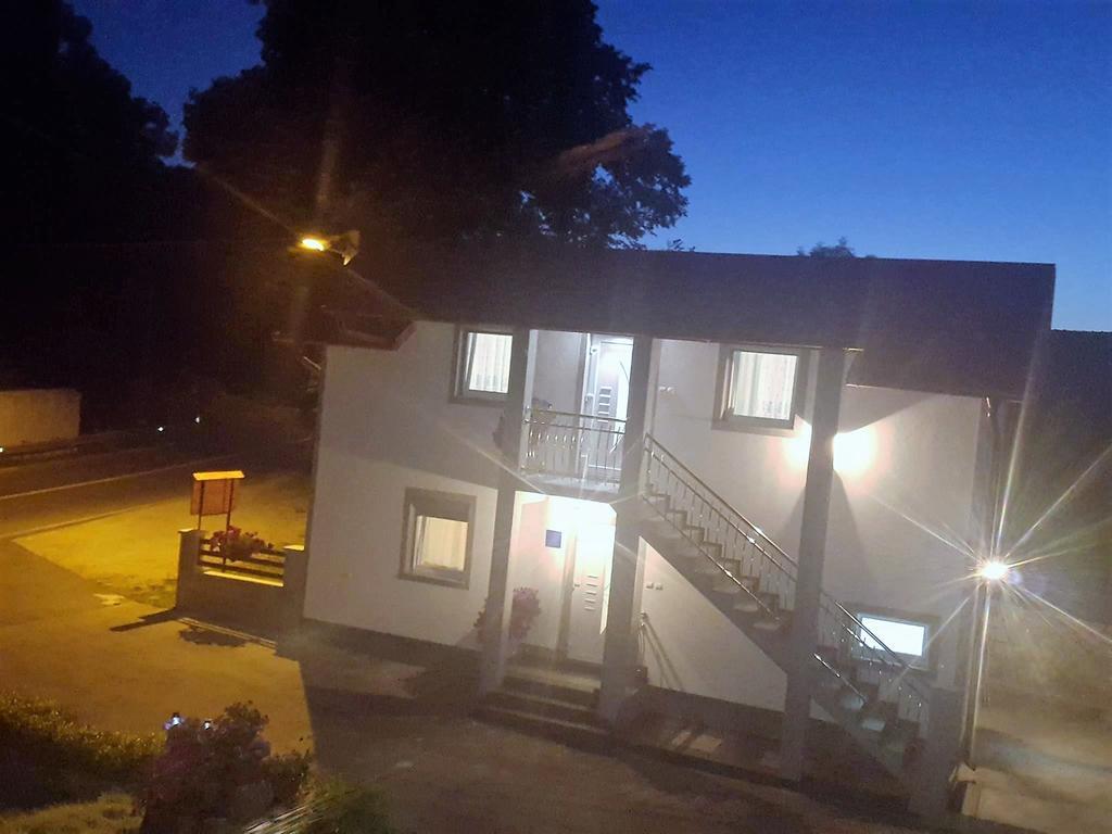 Guesthouse Samolov Vrhovine Exteriör bild