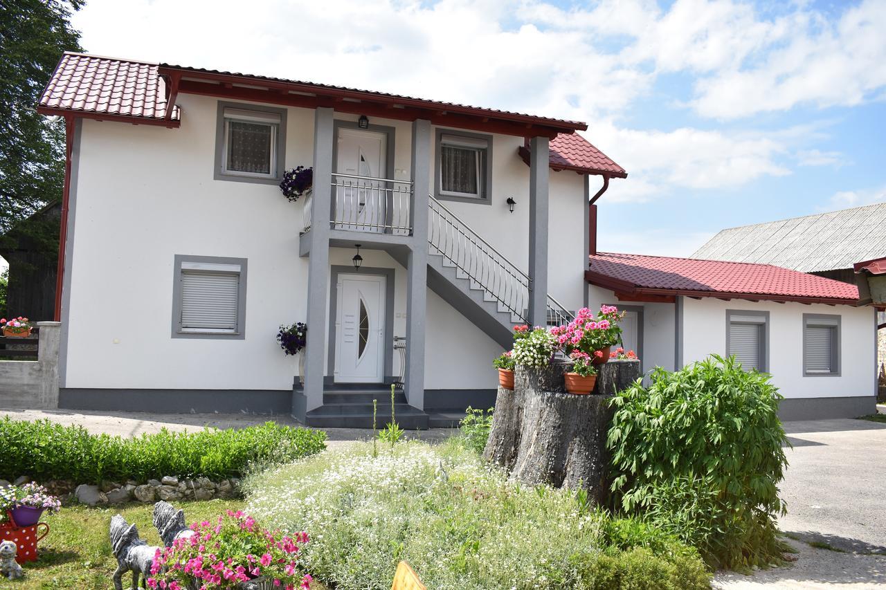 Guesthouse Samolov Vrhovine Exteriör bild