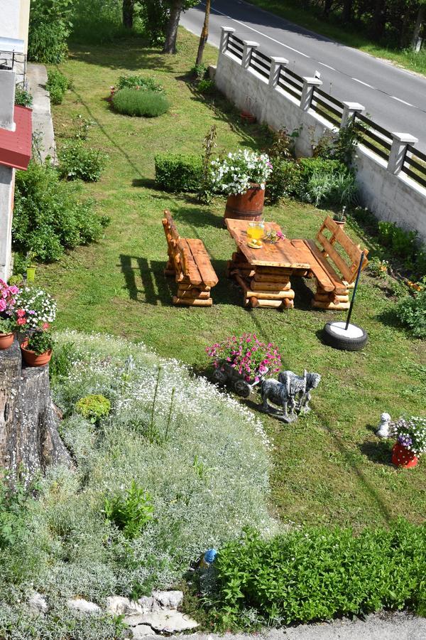 Guesthouse Samolov Vrhovine Exteriör bild